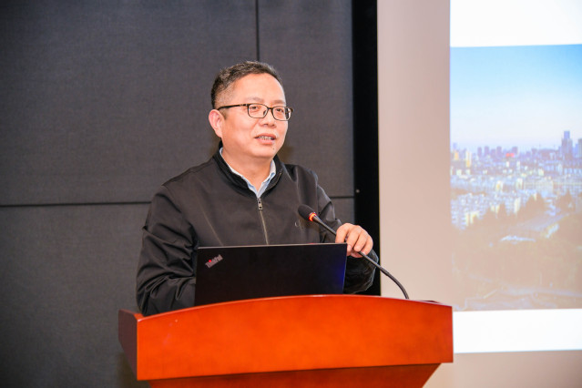 余彬,胡勇,副研究员陈潇,工程师徐虹,特任副研究员曾喆,朱小龙,博士后